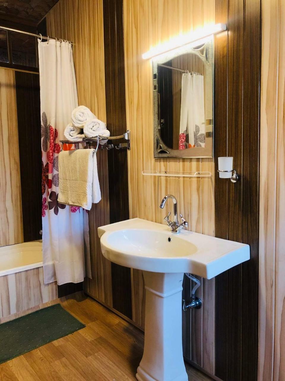Monarch Group Of Houseboats Ξενοδοχείο Σριναγκάρ Εξωτερικό φωτογραφία